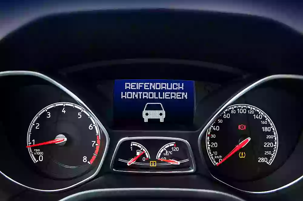 Reifendruckkontrollsystem im Auto