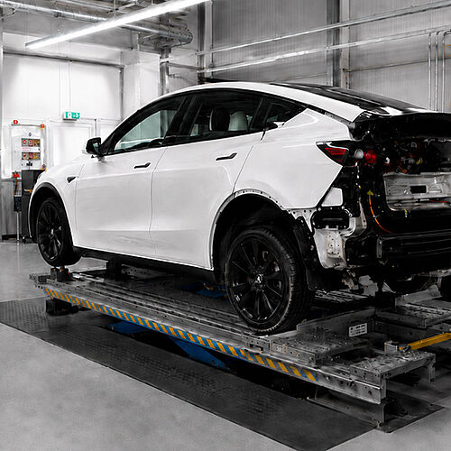 Tesla in Werkstatt