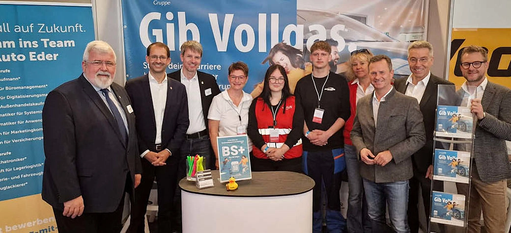 Gruppenfoto am Stand an der IHK Jobfit