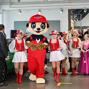 Faschingsgarde mit unserem Maskottchen Schraubi.