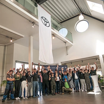 Toyota Vertragsunterzeichnung, Gruppenbild