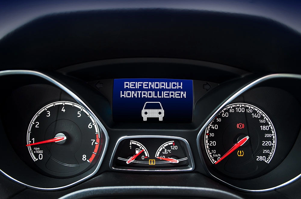 Reifendruckkontrollsystem im Auto
