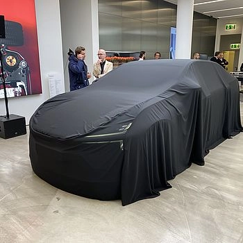 Polestar 4 verhüllt