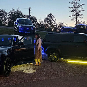 Land Rover bei der Sommernacht