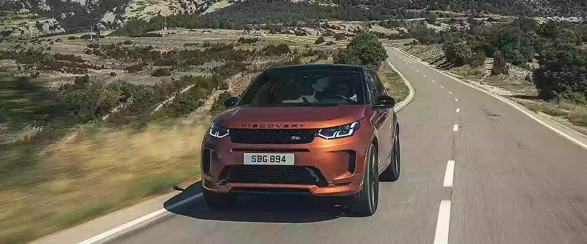 Land Rover Discovery Sport auf Straße
