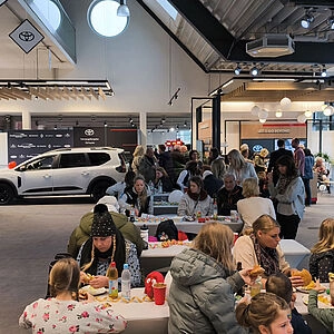 Besucher beim Tag der offenen Tür