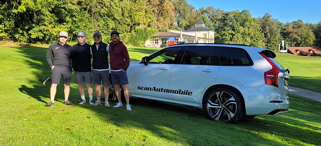 Gruppenbild mit scanAutomobile-Geschäftsführer Stefan Glaser