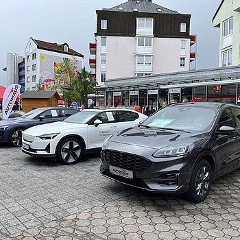 Autoausstellung Autos von vorne