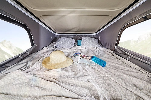 Ahorn Van Big City Bett im Aufstelldach