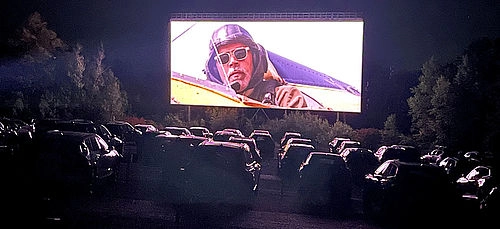 Autokino Aschheim, Film läuft