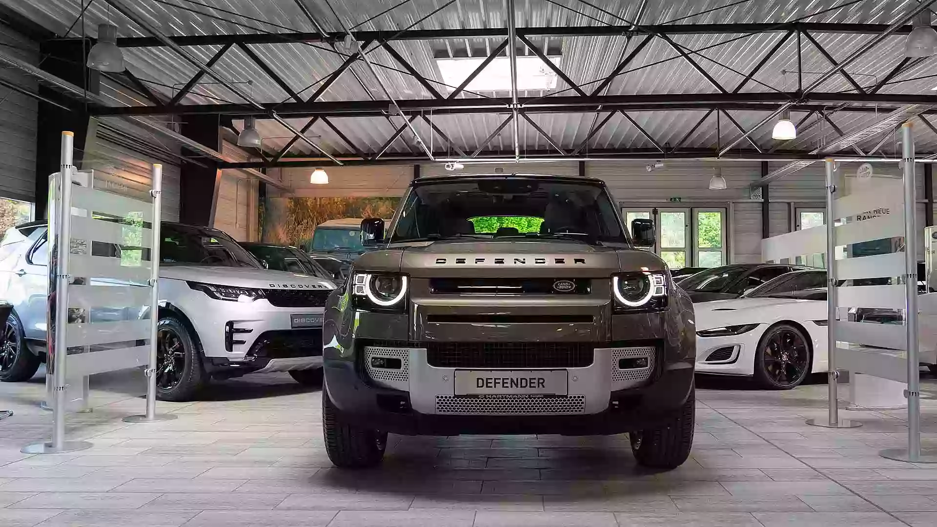 Land Rover Defender Front