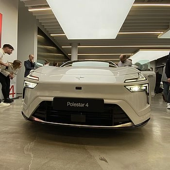 Polestar 4 von vorne