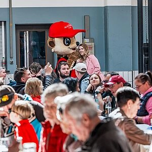 Maskottchen Schraubi flüstert