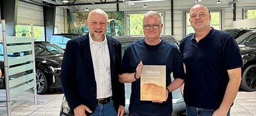 Urkundenübergabe an Hartmenn Kempten
