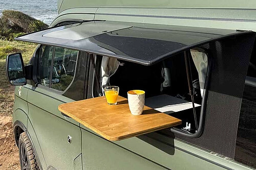 Brotzeitbrett am Ford Nugget