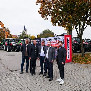 Hubert Aiwanger, Josef Michael Eder, Gregor Ries, Peter Eder, Klaus Kuhnert bei der Eder Kirchweihausstellung