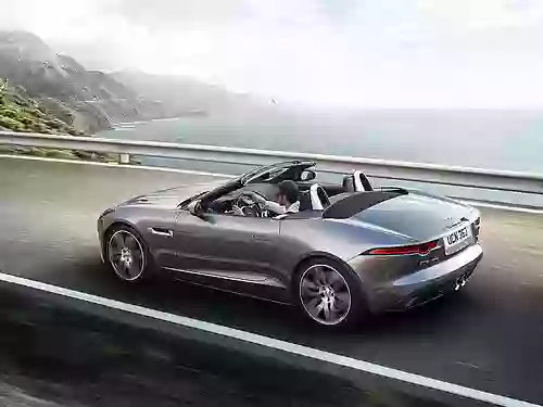 Jaguar F-Type auf Straße